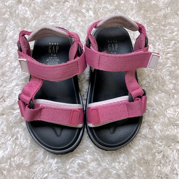 GAP || NWOT Strappy Toddler Sandals (7-8C) - Picture 4 of 8